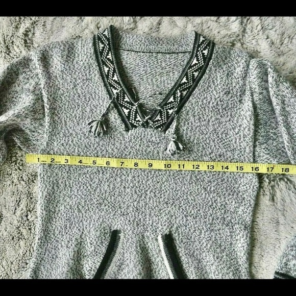 NWOT, Peruvian knitted Sweater GREY BLACK WHITE Tassel  Sz S, New withou… - Picture 7 of 8